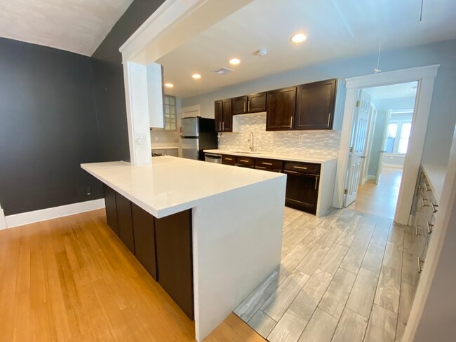 Building Photo - 1312 E 29th St Unit Main House 3 Bed 2 Bath