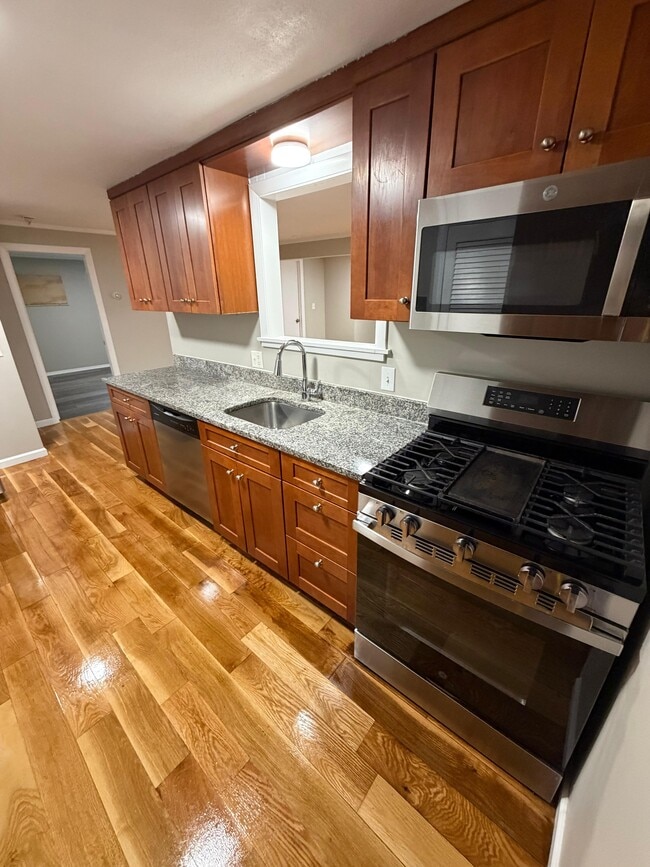 Building Photo - 23 Roughan St Unit 1