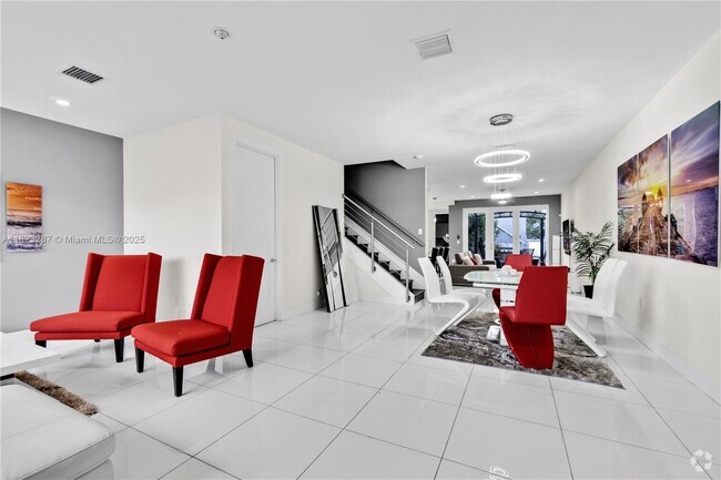 Building Photo - 10334 NW 66th St Rental