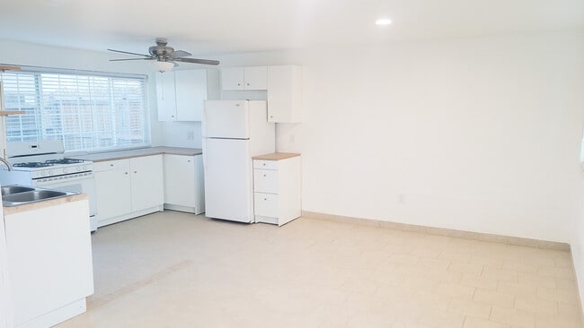 Photo - 5527 Baileya Ave Unit B