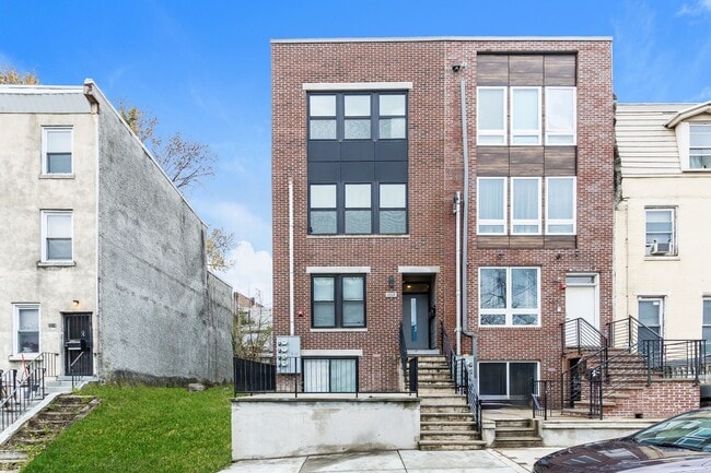 Building Photo - 2218 N Franklin St Unit C