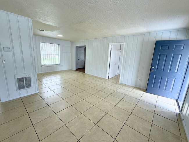Photo - 15410 NW 32 Ct Casa