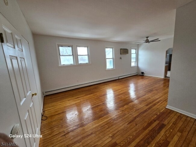 Photo - 133 William St