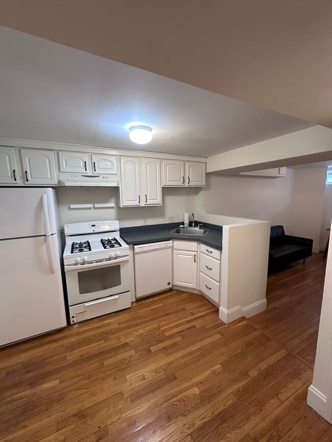 Building Photo - Gorgeous renovated studio with great location in Fenway available NOW!!