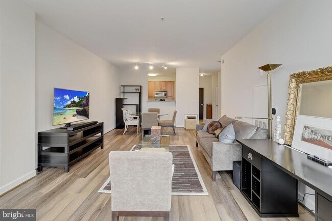 Photo - 1111 25th St NW Unidad 920