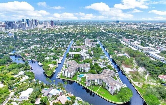 Building Photo - 1000 River Reach Dr Unit 311 Rental
