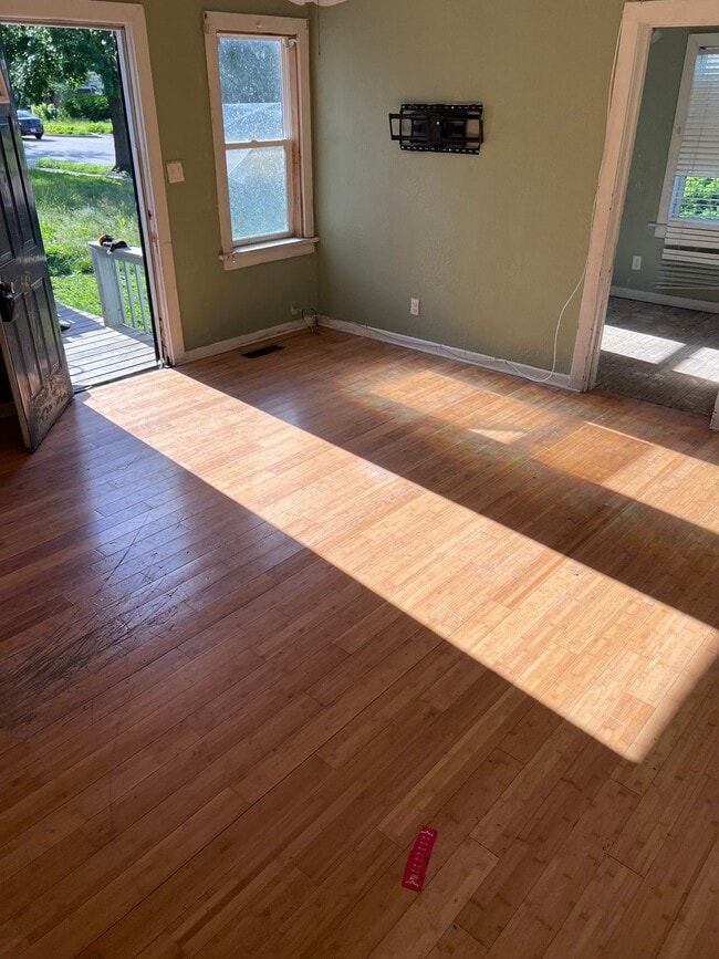 Photo - 1556 N Taylor Ave