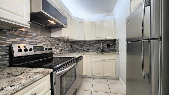 Photo - 555 SE 8th St Unidad 151