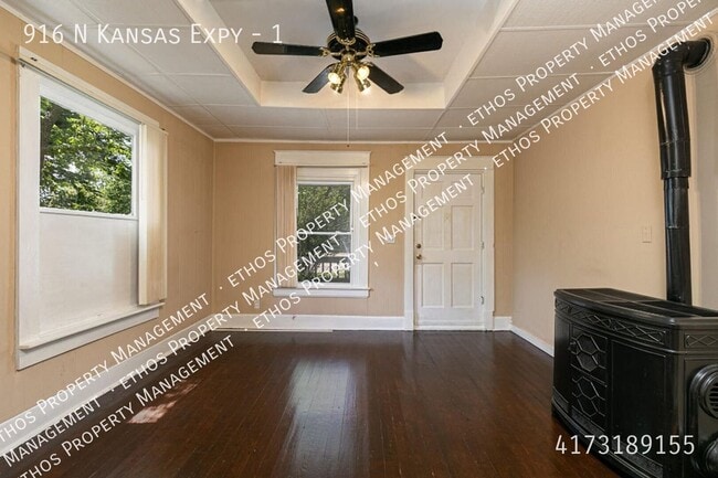 Photo - 916 N Kansas Expy Unit 1