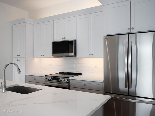 Photo - 3202 N Racine Ave Unidad #402