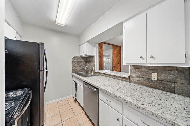 Building Photo - 9009 Gaylord Dr Unit True