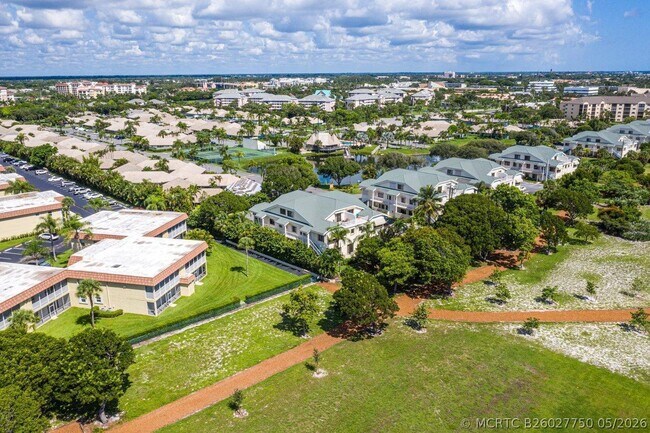 860 Bella Vista Ct S