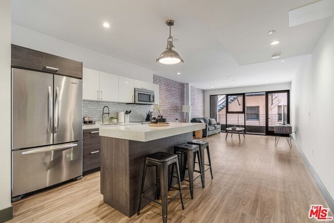 Photo - 932 S Hill St Unit 401