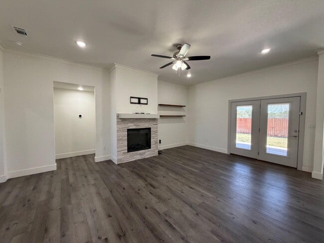 Photo - 405 Ranger St