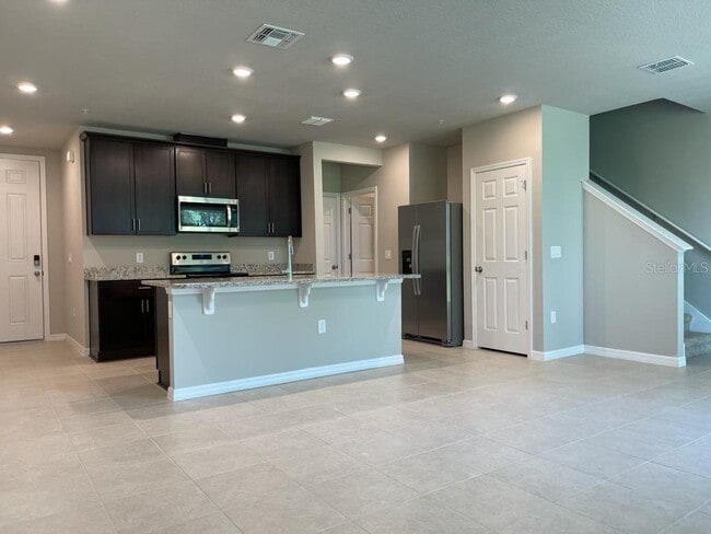 Photo - 975 Robin Holly St