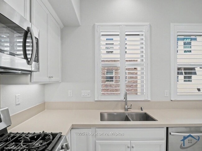 Photo - 225 Houret Dr