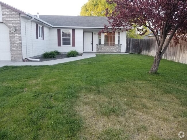 Building Photo - Great location 3 bedroom 2 bath home