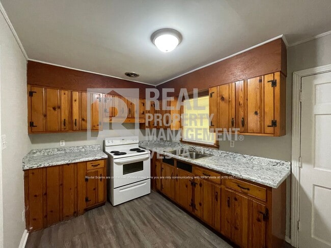 Photo - 1589 Canterbury Rd