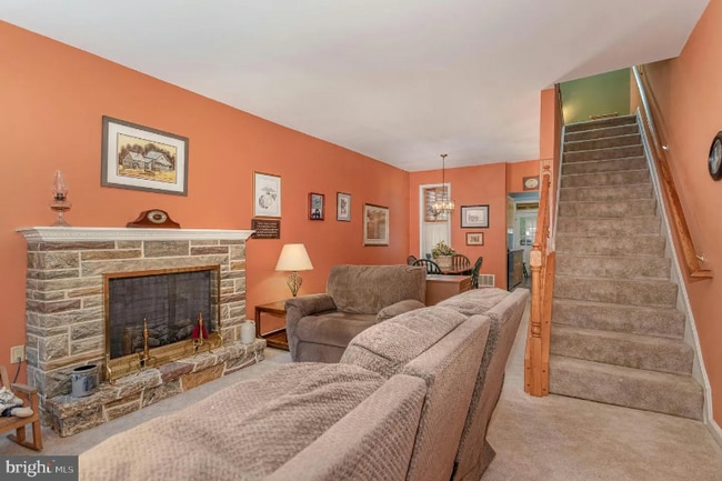 Building Photo - 340 E Locust St