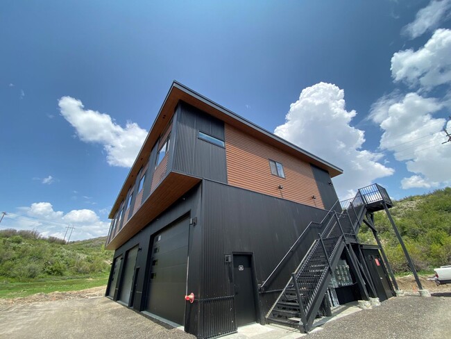 Building Photo - 1BD/1BA Condo w/ nice finishings and great storage! Unit 203