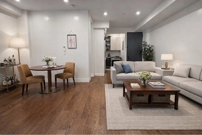 Photo - 321 Woodbine St