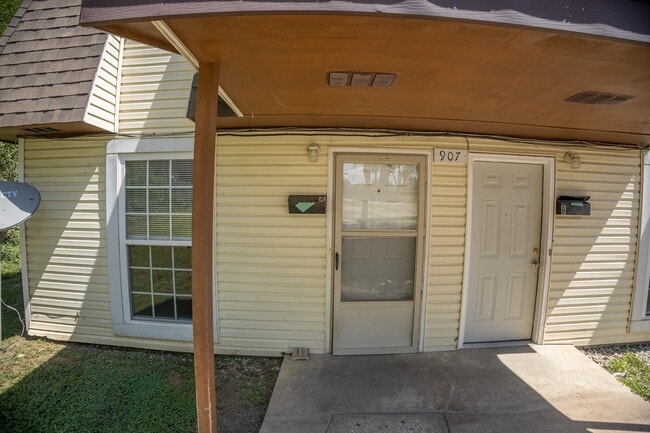 Photo - 907 E Cedar Way