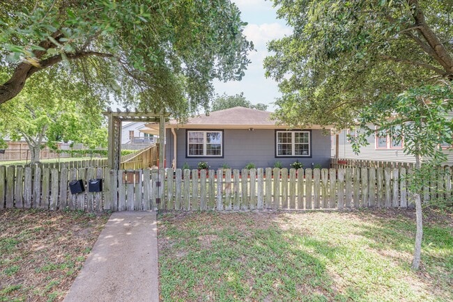 Photo - 5217 Ave N 1/2