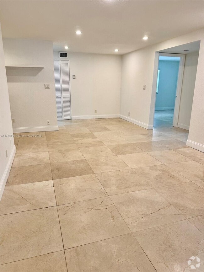 Building Photo - 119 Gardens Dr Unit 102 Rental