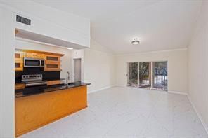 Photo - 2400 Centergate Dr