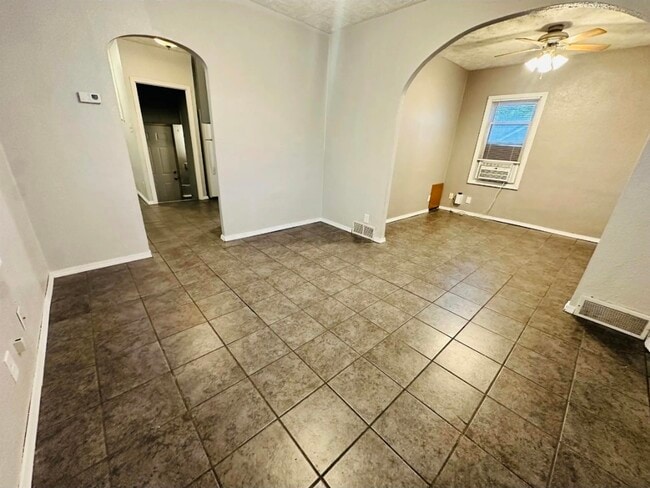 Photo - 1811 W 4th St