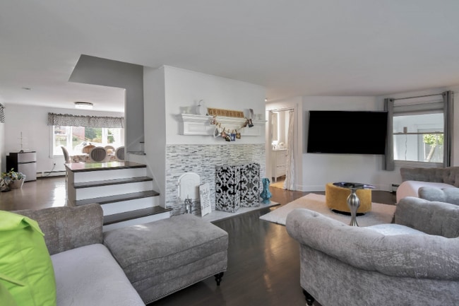 Photo - 1022 Main St