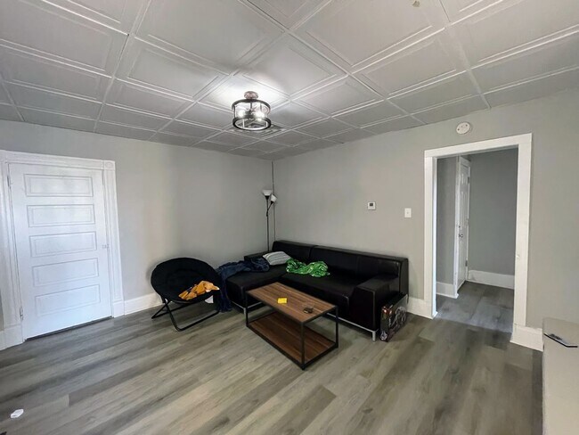 Building Photo - 3227 Dawson St Unit 2