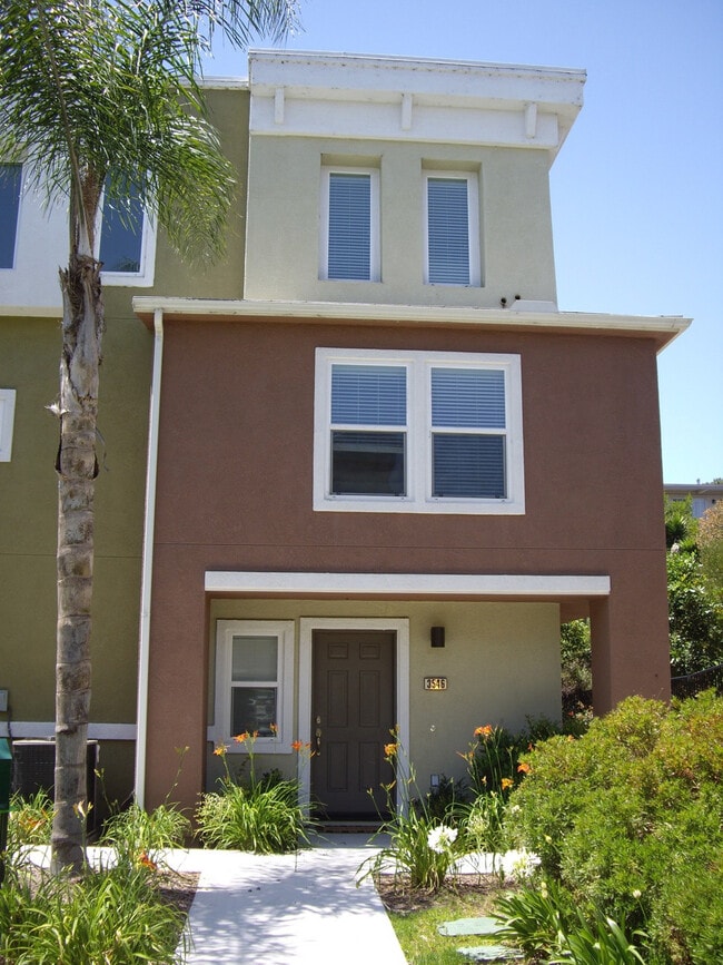 Building Photo - 3546 Sandcastle Ln