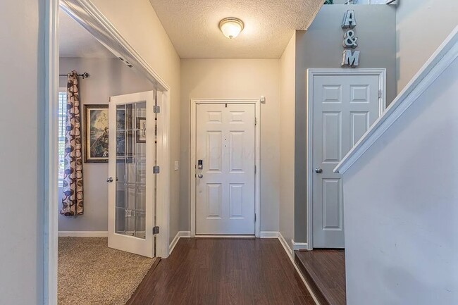 Photo - 564 Summer Tree Loop