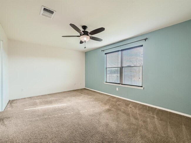 Photo - 503 Carrington St