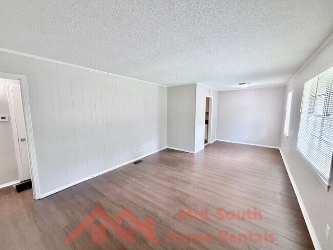3682 Suzanne Dr