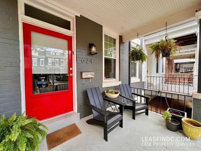 Photo - 624 Lamont St NW