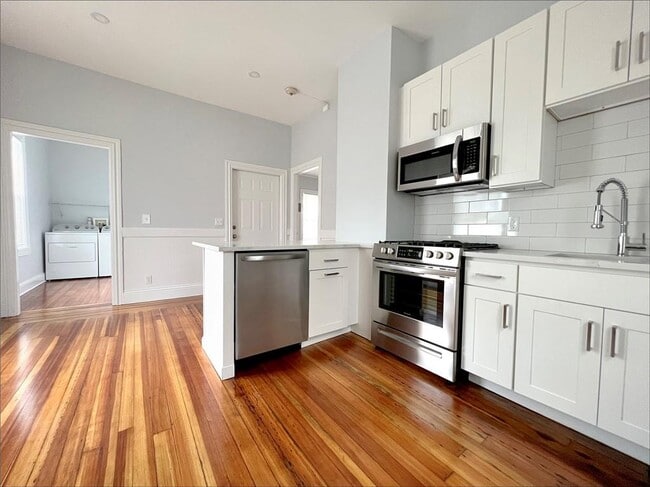 Building Photo - 64 Willow St Unit 2 Rental
