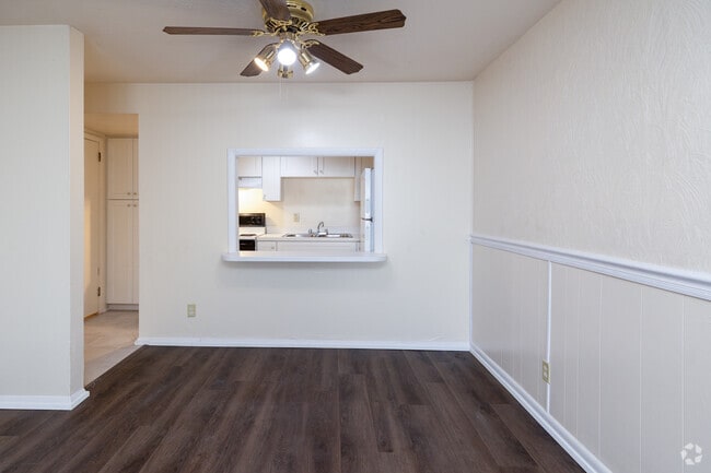 2BR, 1.5BA - 900SF-Dining Room