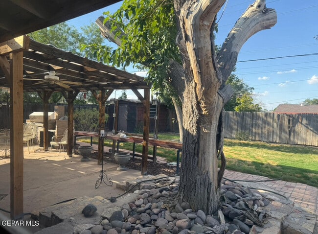 Photo - 9613 Album Ave