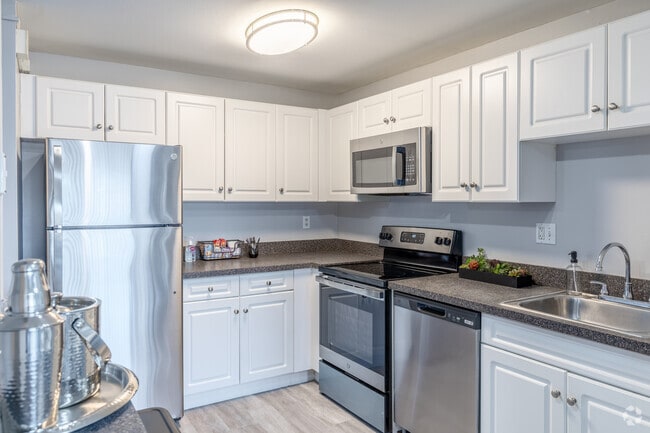 2 BR, 2 BA - Kitchen