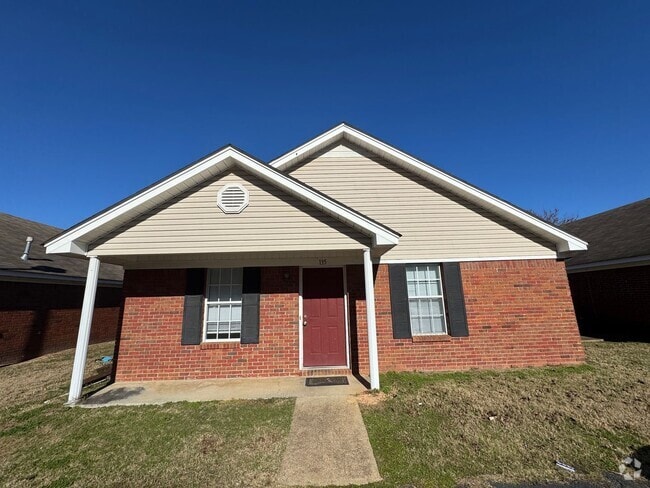 Building Photo - 3 Bed 3 Bath Old Sardis House!