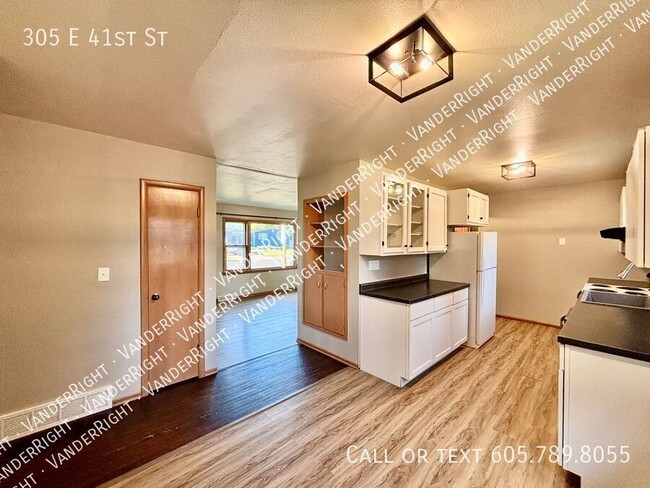 Building Photo - 305 E 41st St Rental