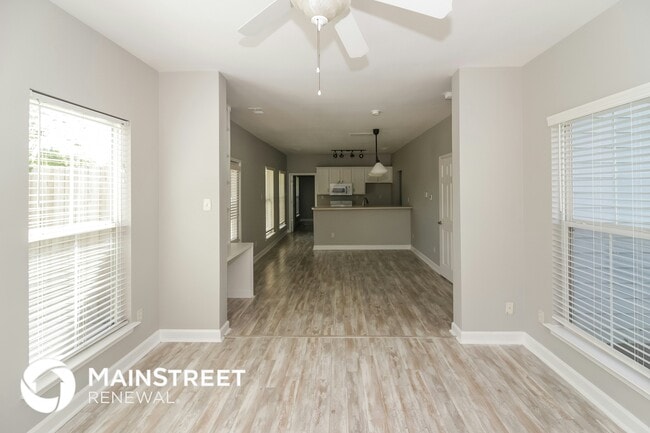 Photo - 685 N FIFTH ST