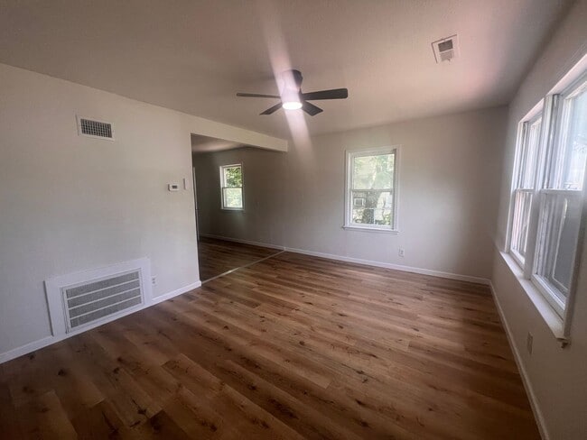 Photo - Charming 2 Bedroom 1 Bath located Northeast Wichita, Near WSU and I-35- Move-In Ready