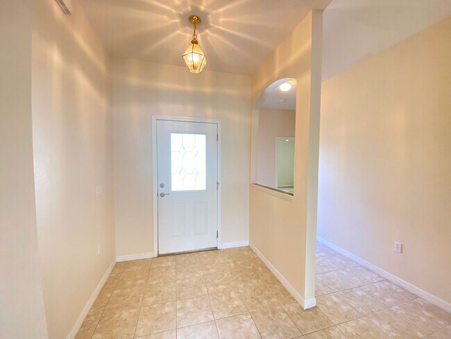 Photo - Amazing Solivita 2B/2B, open kitchen to fa...