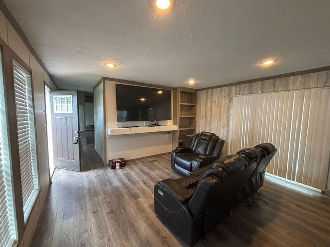 Photo - 8907 Deerwood Dr