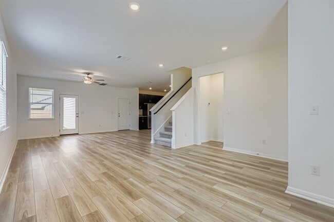 Photo - 13908 Edna Maxine Walk