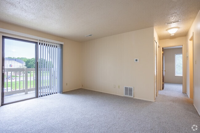 2 BR, 1 BA - 677 SF