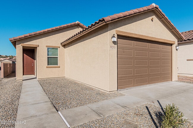 9253 N Agave Gold Rd